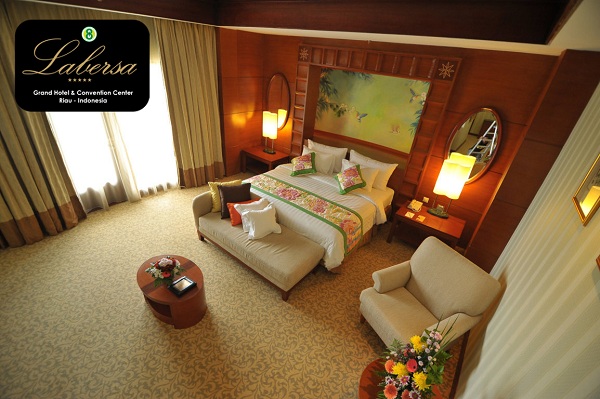 Kamar Labersa Grand Hotel and Convention Pekanbaru. Menyambut kemerdekaan Indonesia ke 72, hotel ini menawarkan paket promosi Gebyar Merah Putih