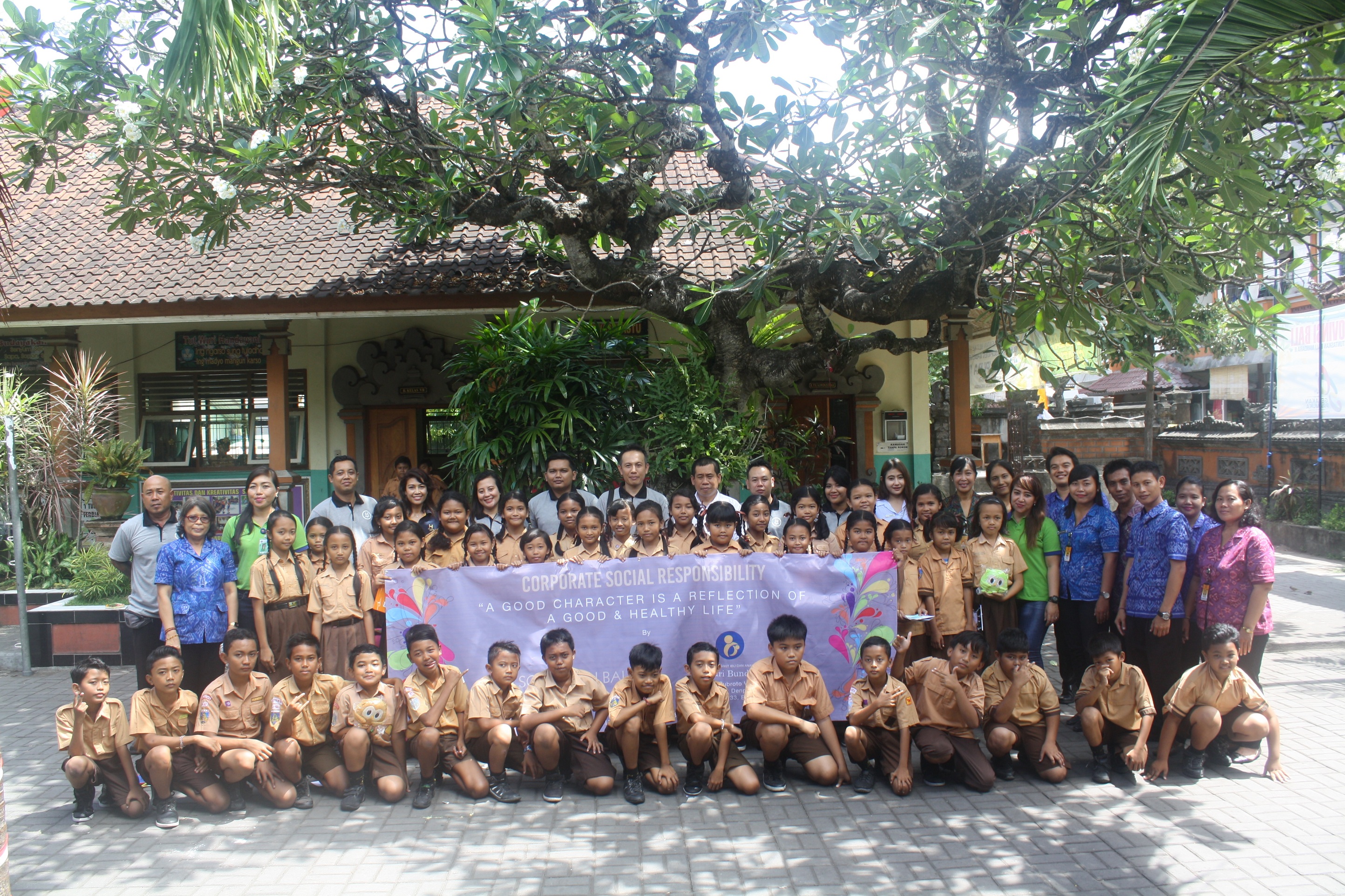 H Sovereign Bali Berikan Beasiswa Untuk Pelajar/istimewa