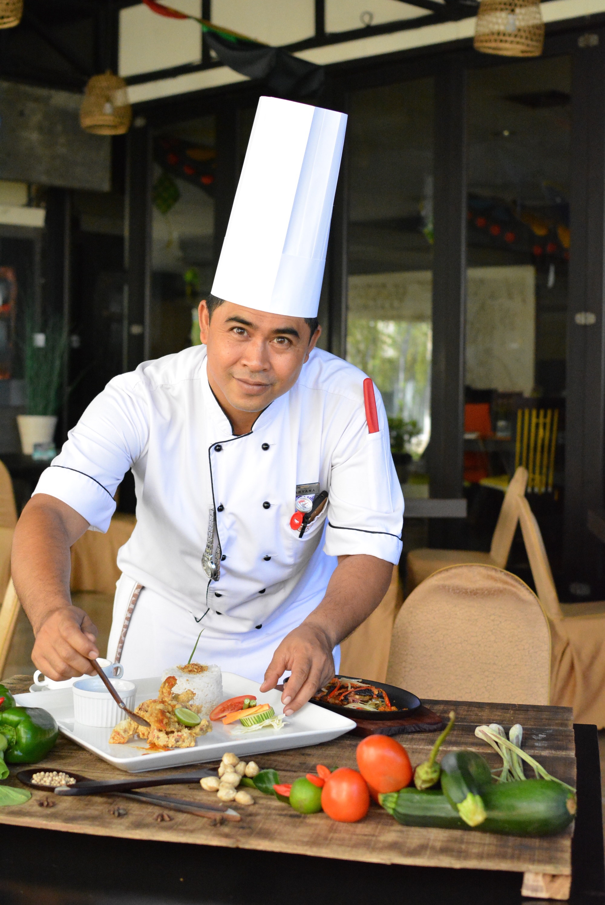 Komang Aryana, Executive Chef Aston Denpasr Hotel & Convention Center Yang Terampil Dalam Bekerja/istimewa