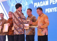 Presiden Joko Widodo Serahkan Sertifikat Kompetensi Mangang di The Jayakarta Suites Bandung/istimewa