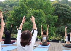 Serunya Yoga ‘Pause, Heal, Breathe’ di Padma Hotel Bandung
