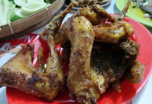 Nikmati Kelezatan Ayam Goreng Kampung Sajolna di Purwakarta/Google