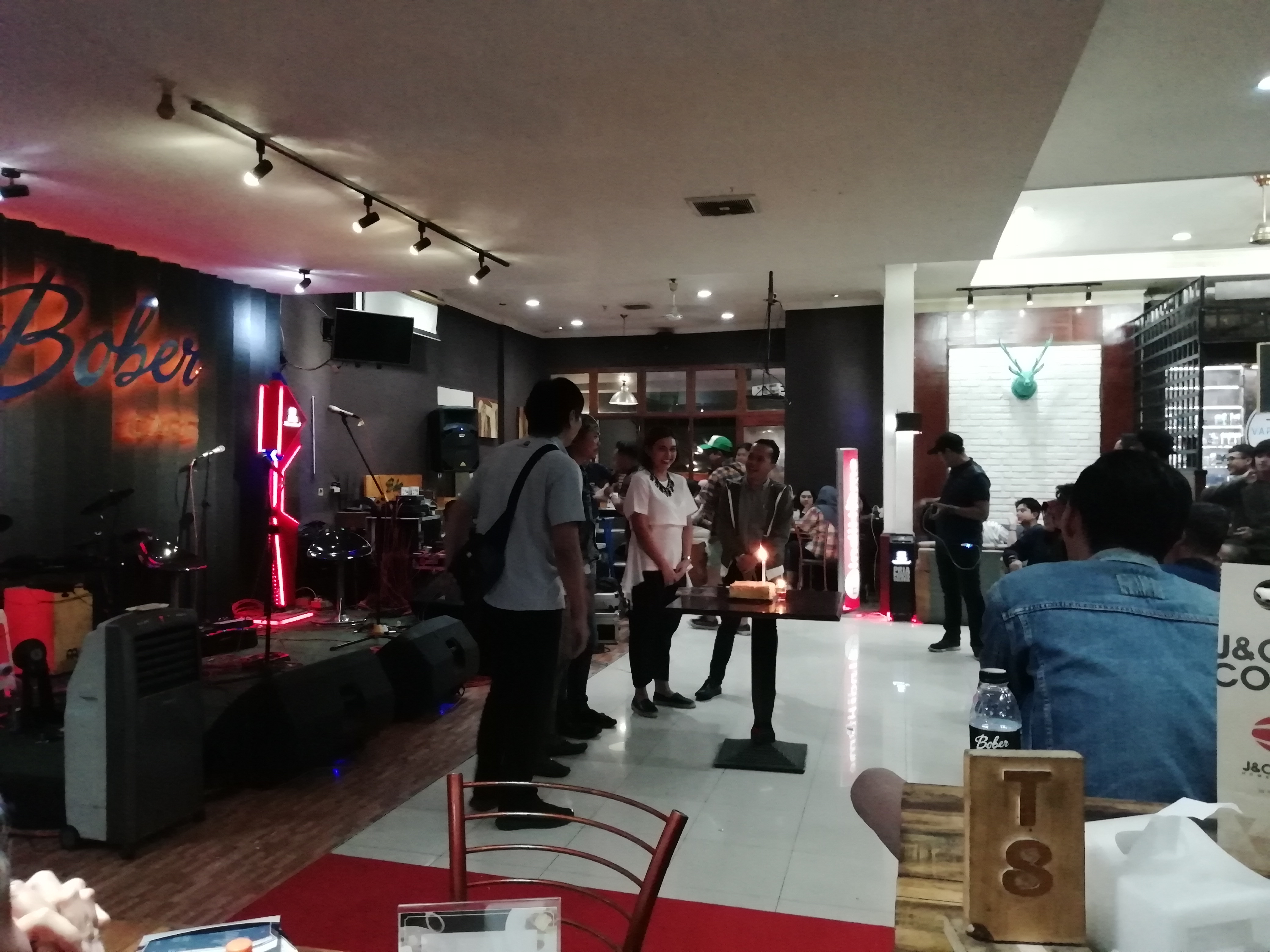 Bober Cafe Bandung Rayakan HUT Ke-14/Bisnis-Novi