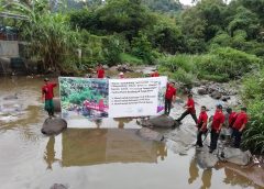 Peduli Lingkungan, Padma Hotel Bandung Bersihkan Sungai Cikapundung/Bisnis-Novi