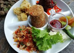 Ada Nasi Goreng Rendang Padang Di Kampoeng Awi The Green Forest Resort Bandung/Bisnis-Novi