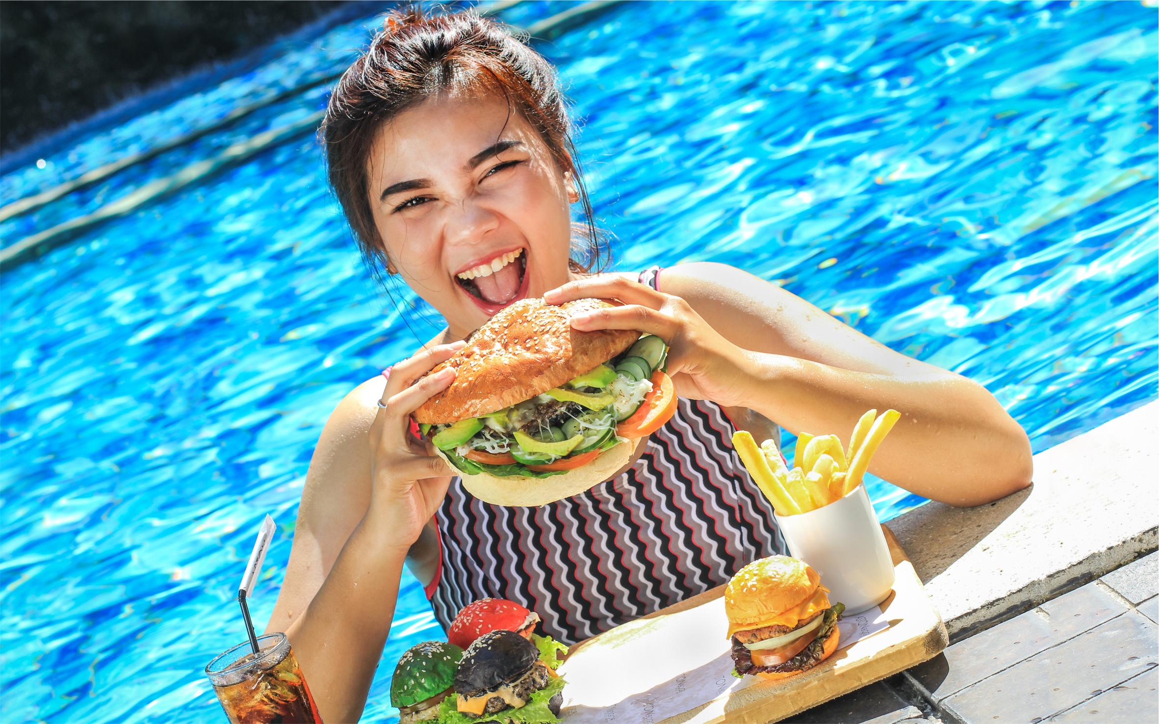 Yuk! Makan Burger Dan Berenang Sepuasnya Di Aston Bogor Hotel & Resort/istimewa