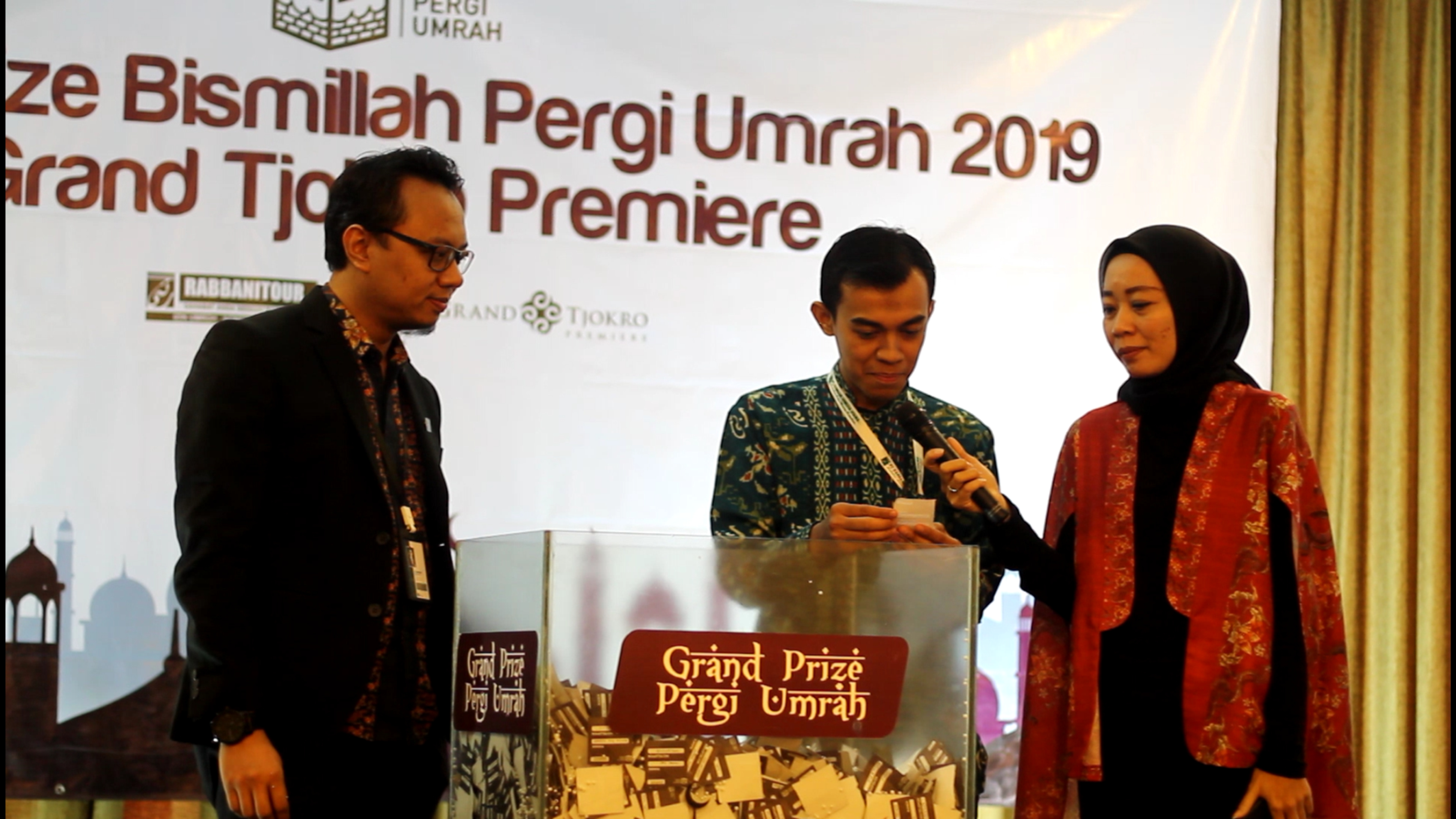 Grand Tjokro Premiere Bandung Undi Pemenang Grand Prize #BismillahPergiUmrah2019