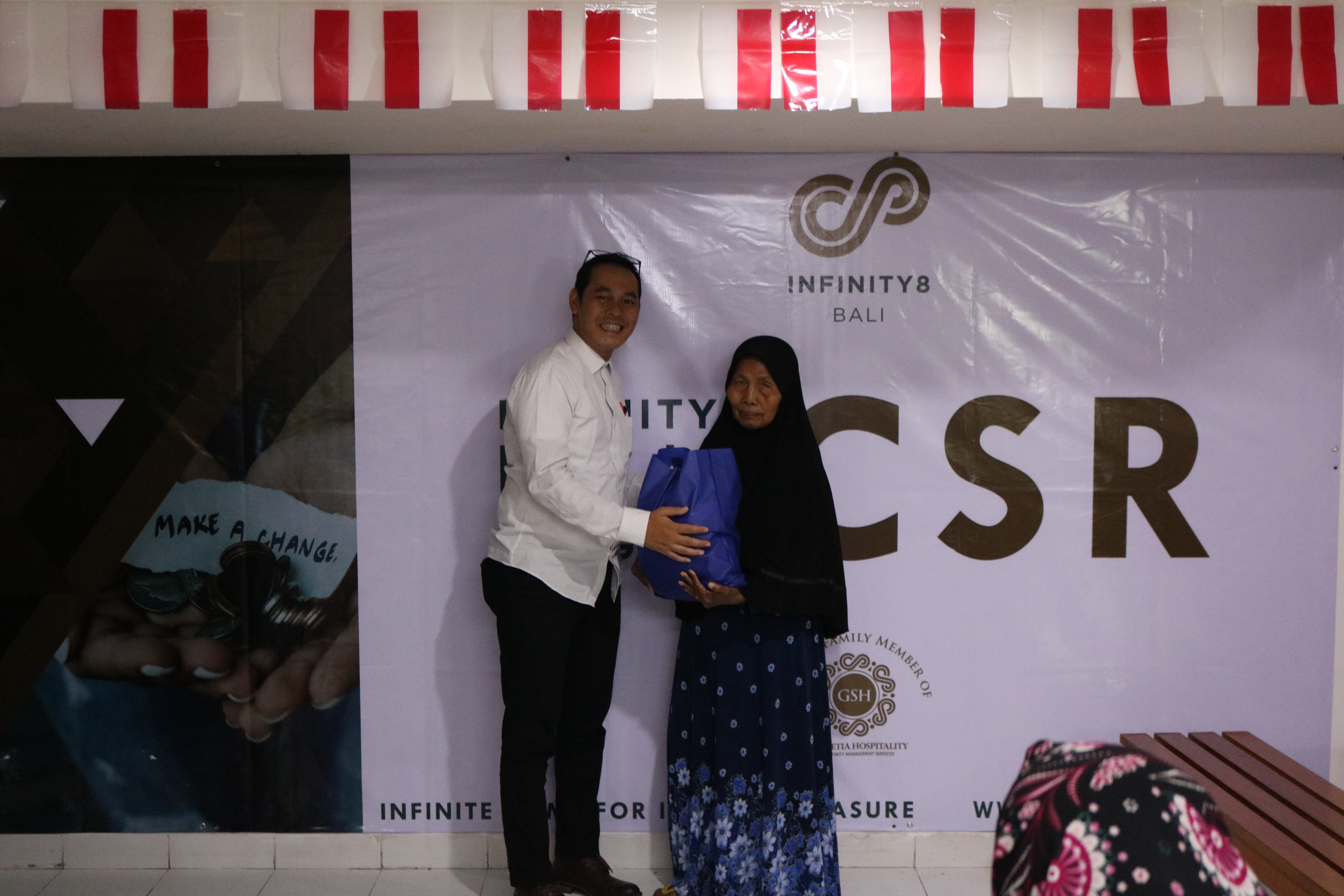 Infinity8 Bali Serahkan Bantuan CSR untuk Sekelompok Wanita Lansia