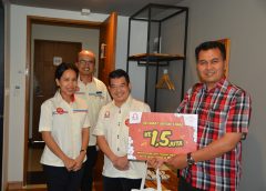 Momen Direksi OHM & Hotel Owner Mengantar Tamu ke 1,5 Juta Ke Kamar
