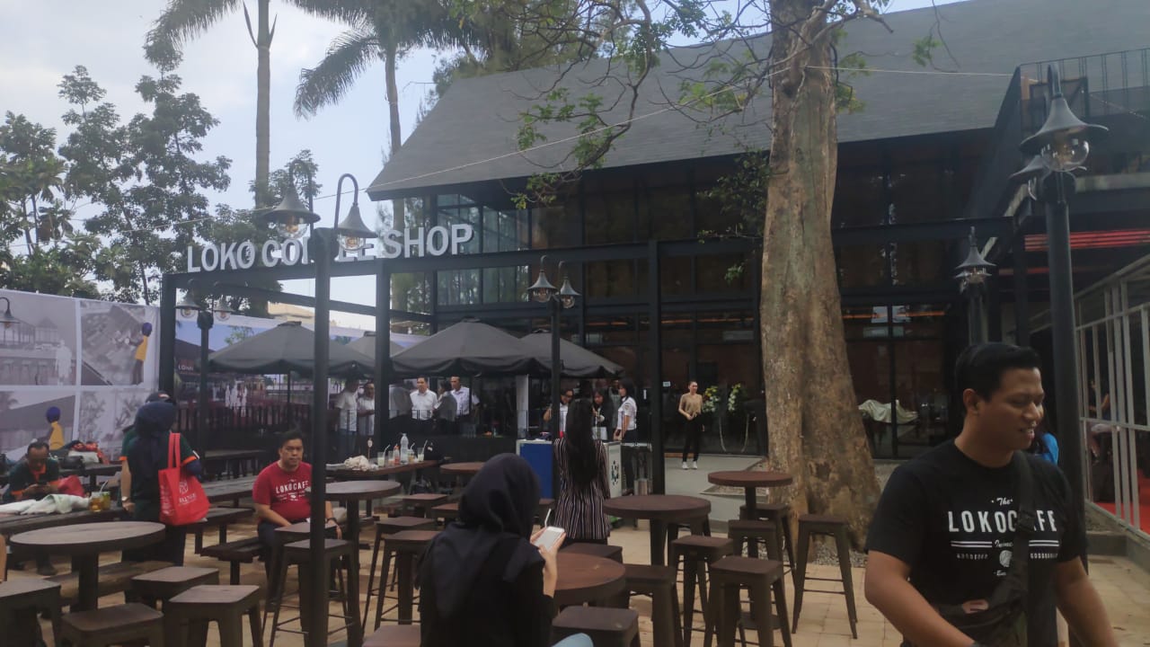Loko Coffee Shop di Stasiun Bandung