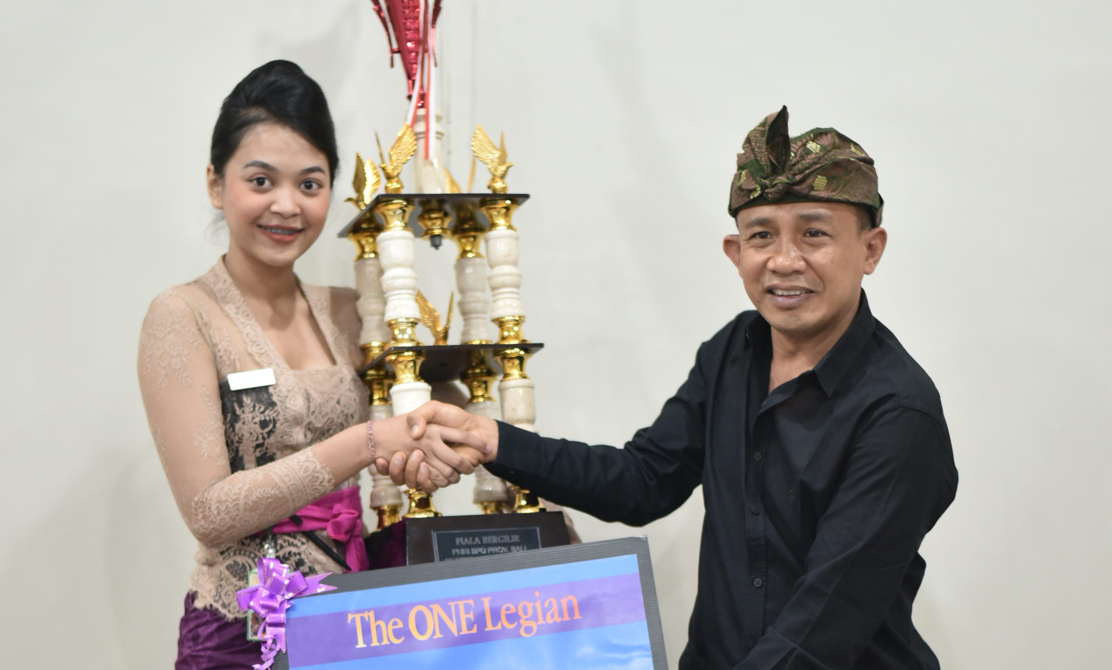 Resepsionis The ONE Legian Hotel Jadi Jawara Receptionist of The Year 2019