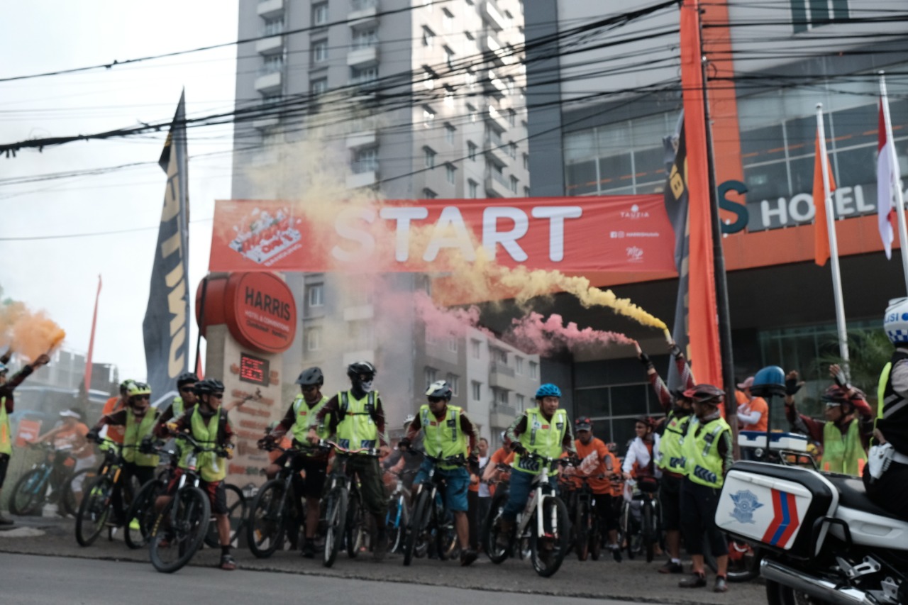 Intip Keseruan Color Fun Bike di Harris Day 2019