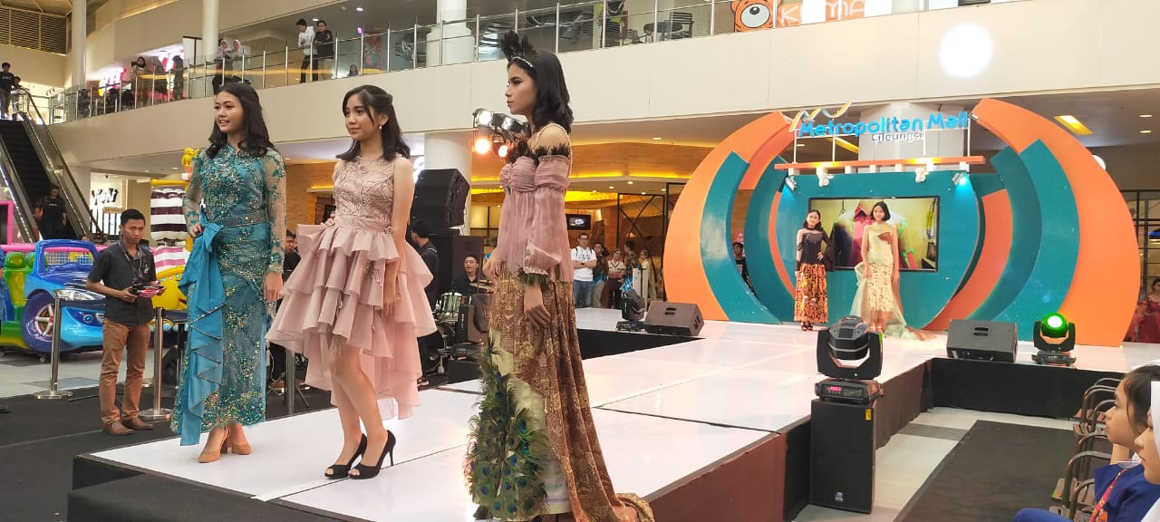 Kemeriahan SMK Fashion Weekend di Metropolitan Mall Cileungsi