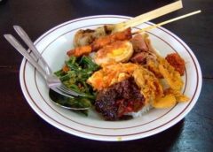 Lezatnya Aneka Kuliner Khas Bali di Warung Wardani/TripAdvisor
