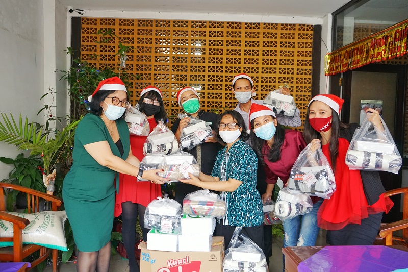 Holiday Inn Bandung Pasteur Berbagi Kasih Natal Bersama Panti Sosial