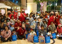 CSR Rutin, Wyndham Hotel Surabaya Gelar Lighting Christmas Tree